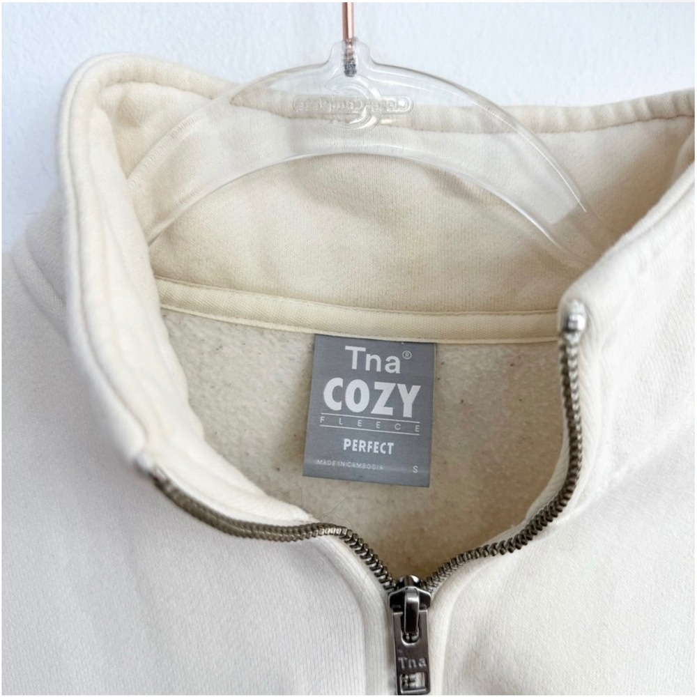 Aritzia TNA Cozy Fleece Cropped Half Zip Sweatshirt Cream Beige Small - Picture 4 of 6